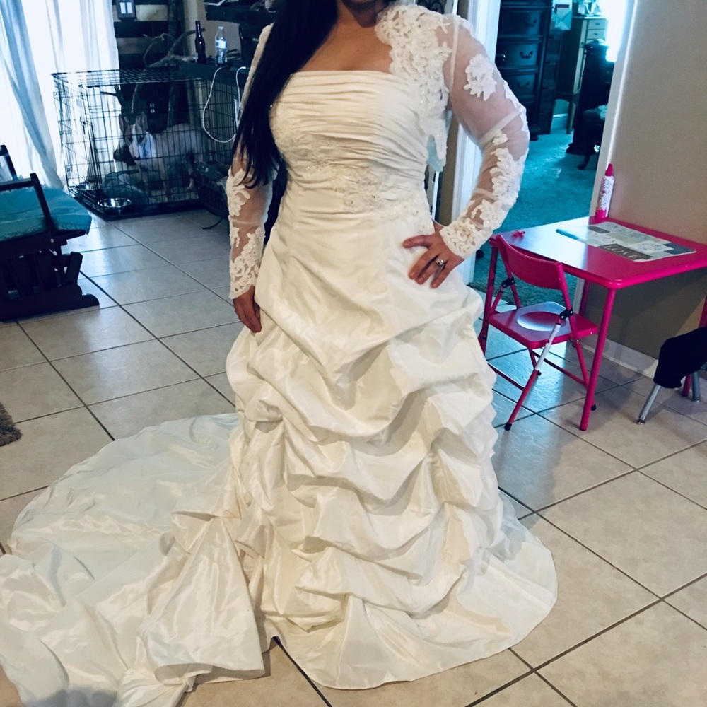 David’s Bridal Wedding Dress $625